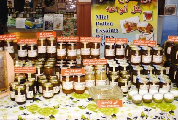 Salon du miel à Boumerdes: produits hygiéniques et esthétiques à base de miel suscitent l’intérêt des femmes
