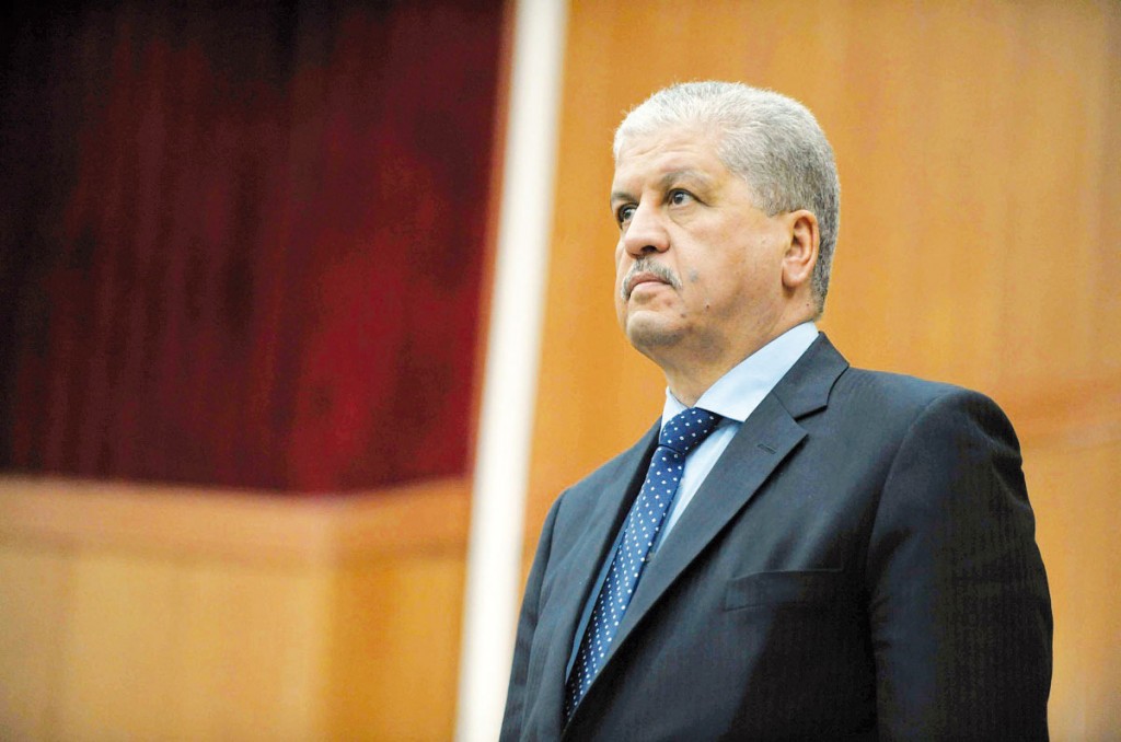 Abdelmalek Sellal inaugure plusieurs projets à El-Oued