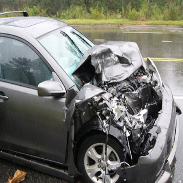 Cinq décès et treize blessés dans des accidents routiers à travers le pays