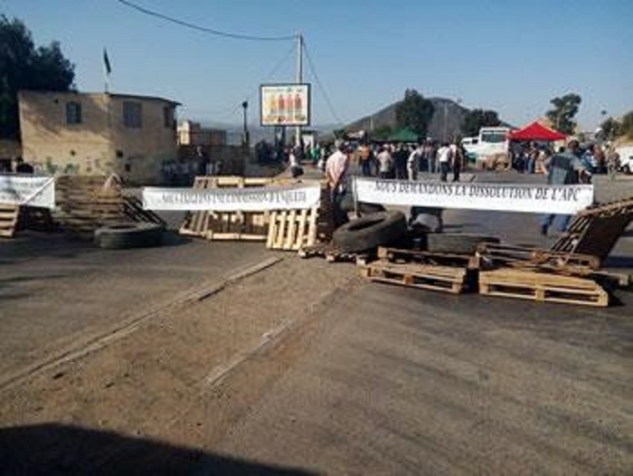 Pour exiger la fermeture des carrières a Akbou: Les riverains ferment la RN 26