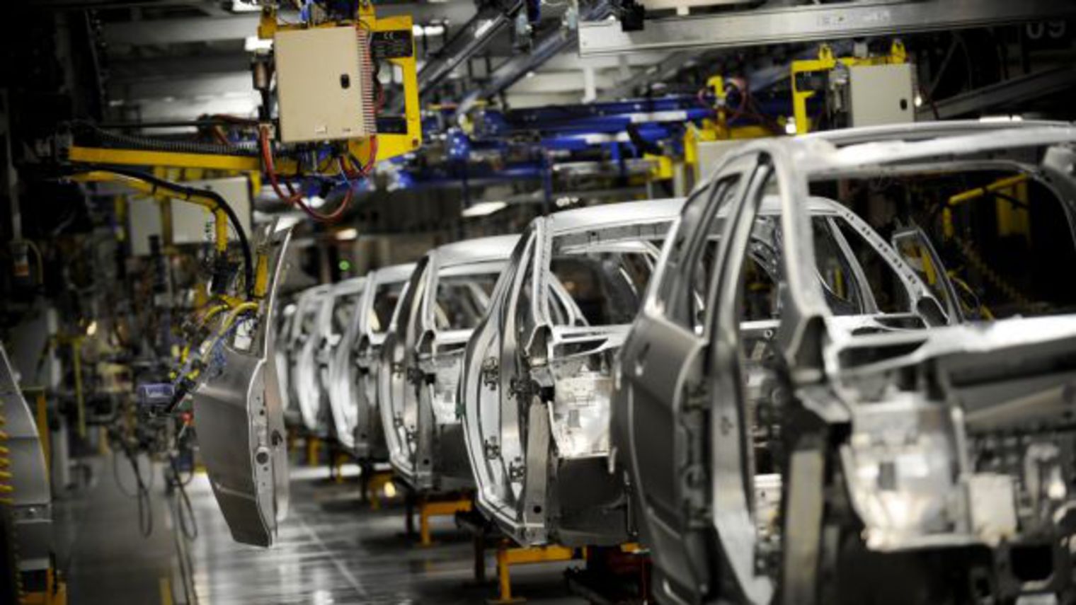 Avec l’arrivée de Peugeot, l’Algérie produira quelque 450.000 véhicules d’ici trois années (VIDÉO)