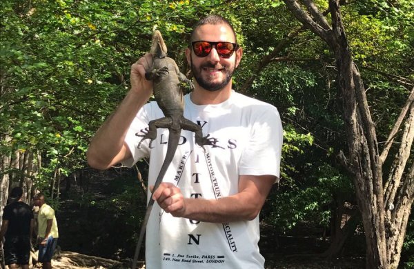 Il a posé avec un iguane en Martinique : Benzema Verbalisé