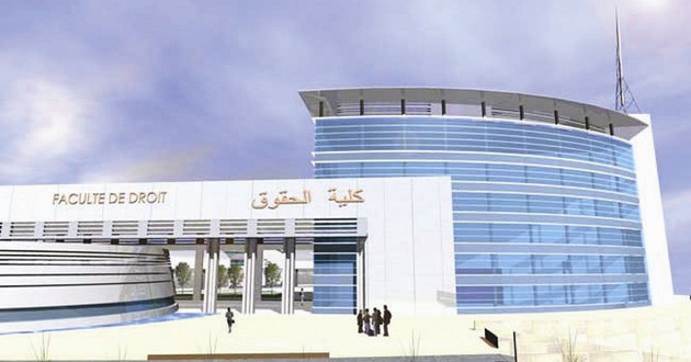 Tentatives de substituer l&rsquo;Anglais au Français sur les frontons des institutions : Un délire à « l&rsquo;affiche »