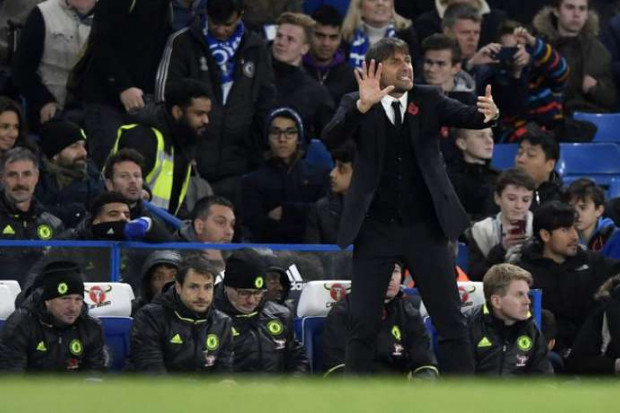 Chelsea : Conte revient sur le contact entre Marcos Alonso et Bellerin