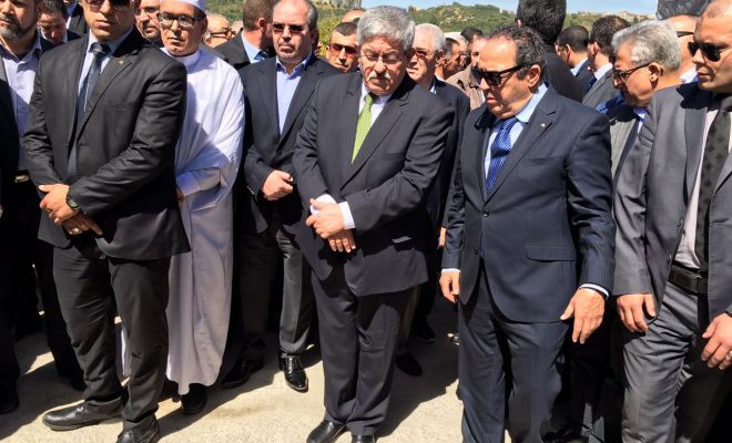 Photos- Inhumation de la soeur d’Ahmed Ouyahia
