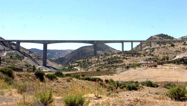 Autoroute Est-Ouest: inauguration du pont d’Oued Rekham à Bouira