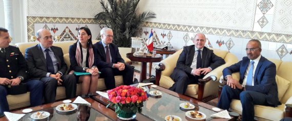 Noureddine Bedoui s’entretient avec son homologue français Bruno Le Roux