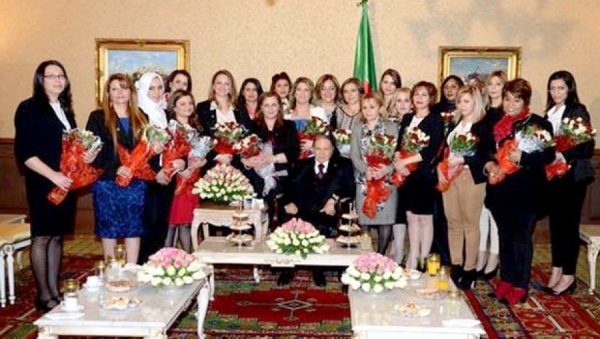 Le Président Bouteflika rend hommage aux femmes