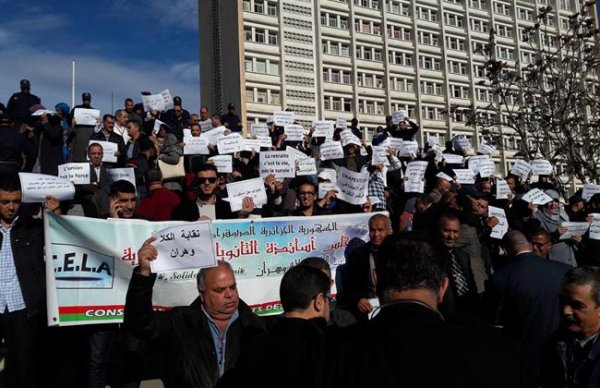 Les retraités de l&rsquo;éducation d&rsquo;alger en sit-in