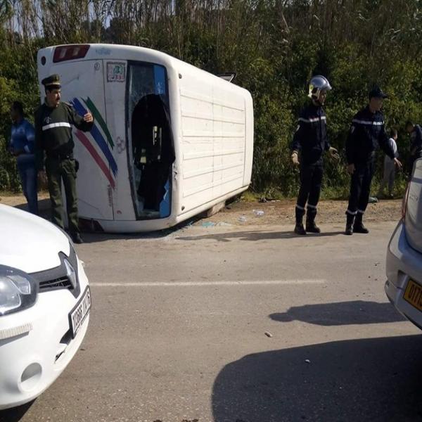 Plusieurs blessés dans le renversement d&rsquo;un bus à Tipaza (photo)