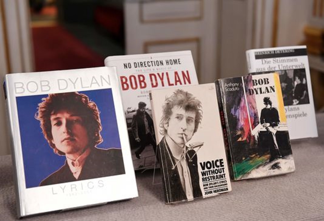 Prix nobel de littérature: Bob Dylan recevra son prix à Stockholm ce week-end