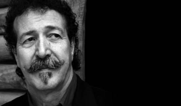 Champ littéraire Kabyle: La poésie d’Aït Menguellet est la plus étudiée.