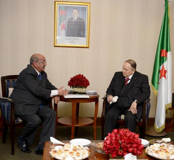 Le Président Bouteflika reçoit M. Messahel
