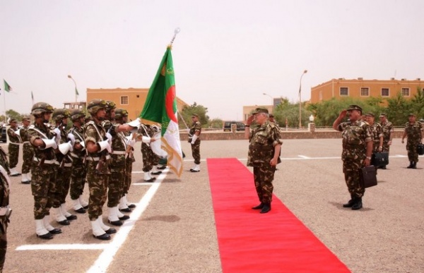 Gaïd Salah en inspection de la 6ème région militaire à Tamanrasset : «l’ANP continue de resserrer l’étau sur les bandes criminelles et leurs soutiens».