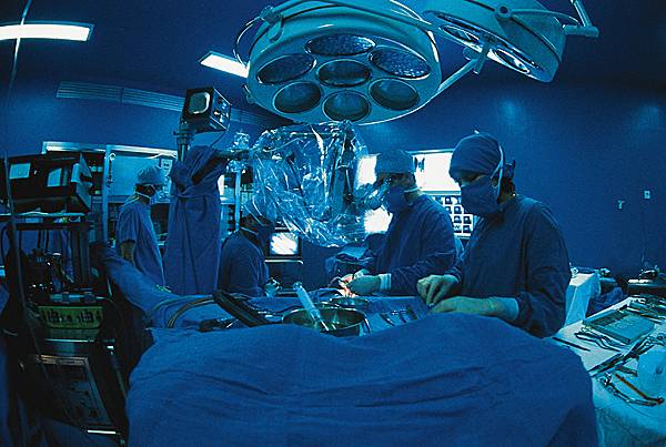 En Algérie, les charlatans prospèrent faute d’une médecine à la hauteur.