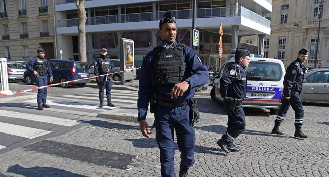 Explosion d’un colis piégé au siège du FMI à Paris : Hollande dénonce un « attentat »