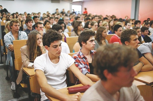 Ils vivent dans la précarité et sous la menace d&rsquo;une expulsion: France : le drame des étudiants algériens sans papiers