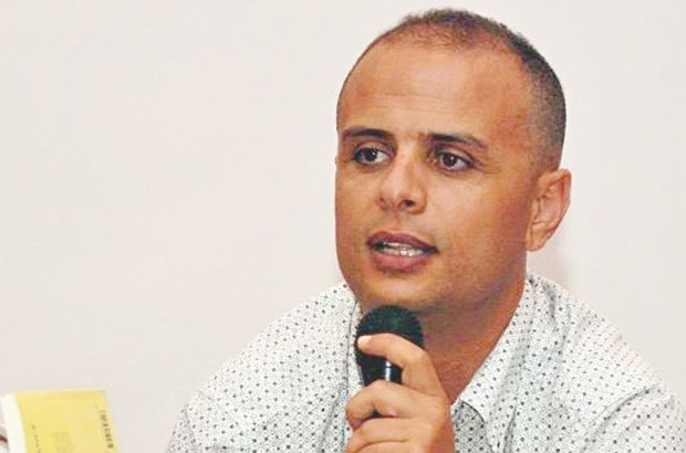 Les militants Ramdane Achab et  Lahoucine Bouyaakoub au café littéraire de Béjaïa: “Tamazight avance plus rapidement au Maroc qu’en Algérie”