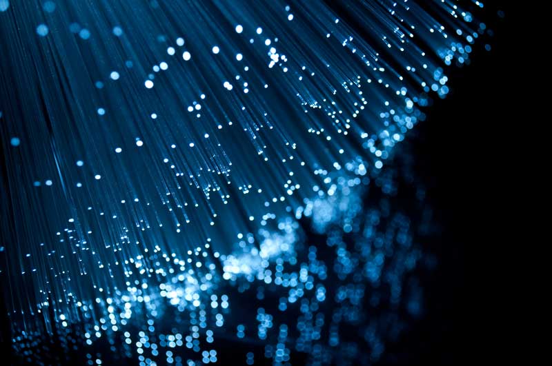 Achèvement de la connexion du câble de fibre optique avec Valence