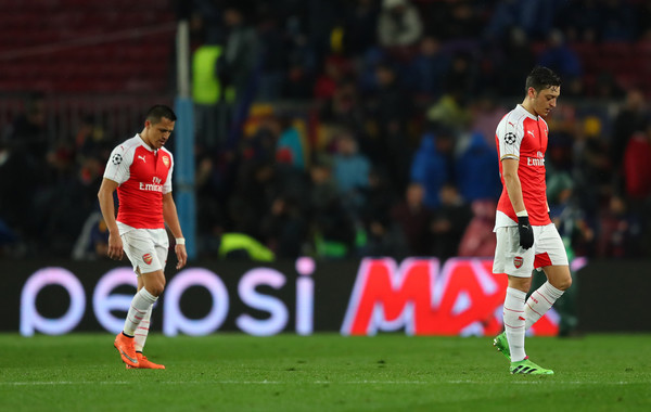 Arsenal : les situations d’Alexis et Özil en stand-by