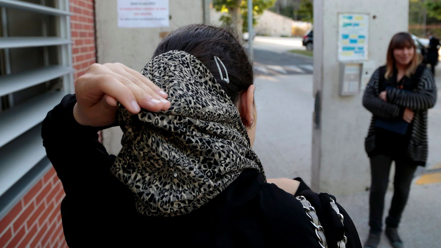 Salariées voilées: un employeur peut interdire le port de signes religieux