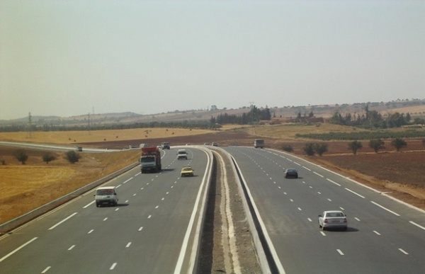 Autoroute Est-Ouest : Les travaux des gares de péage à petite vitesse