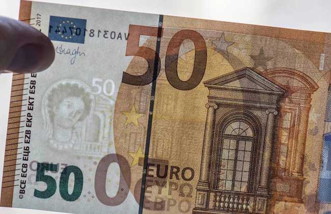 Avis aux cambistes de Port Saïd, le nouveau billet de 50 euros est arrivé