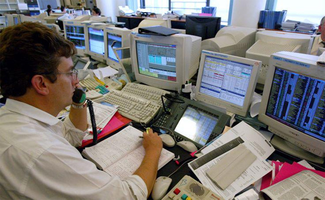 Les opérateurs de marché rassurés après le vote en France, l&rsquo;euro grimpe