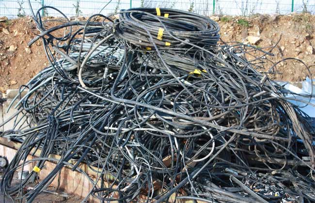 325.000 tonnes de déchets industriels par an en Algérie: la moitié recyclable au niveau des usines