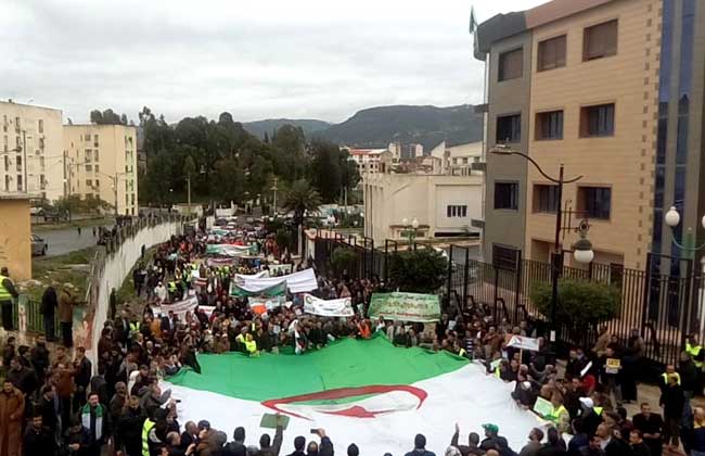 Marche nationale des syndicats autonomes à Bejaïa à la veille des législatives