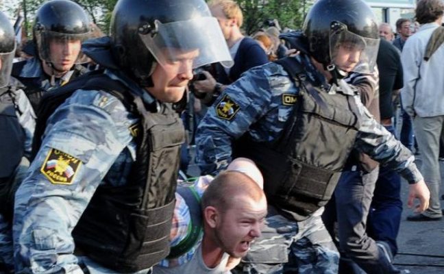 Russie : une centaine de personnes arrêtés lors d’une manifestation anti-poutine