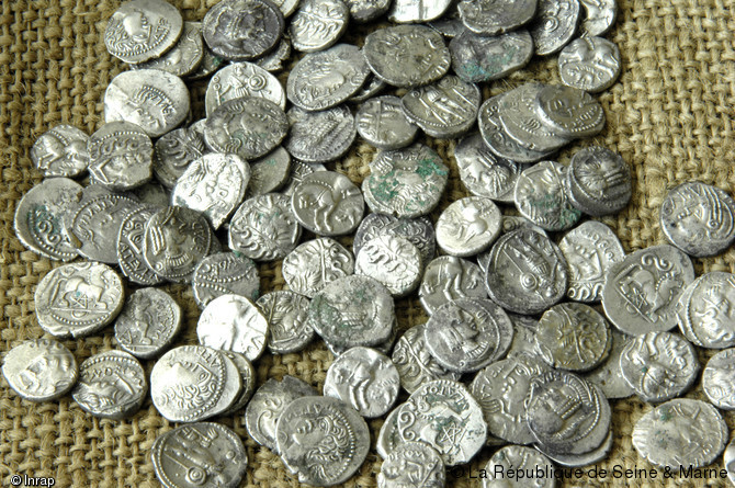 Récupération de près de 150 pièces de monnaie ancienne à valeur archéologique à Batna