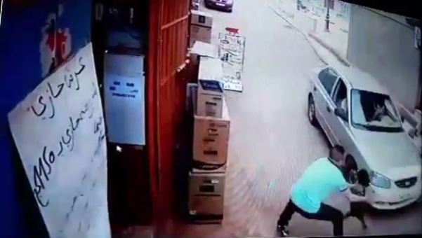 Vidéo: un jeune algérien sauve de justesse un enfant réfugié