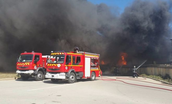 Un énorme incendie ravage une base de vie au chantier de la grande mosquée d’alger