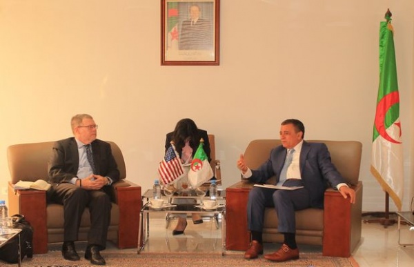 Bouchouareb s&rsquo;entretient avec L. Daniel Mullaney sur le développement de la coopération économique bilatérale