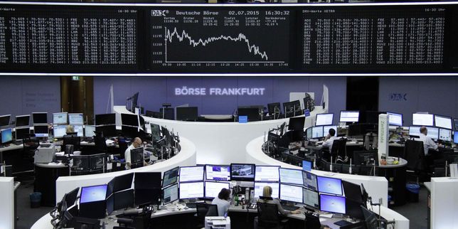 Bourses : L&rsquo;Europe prudente, le risque politique pèse à Paris