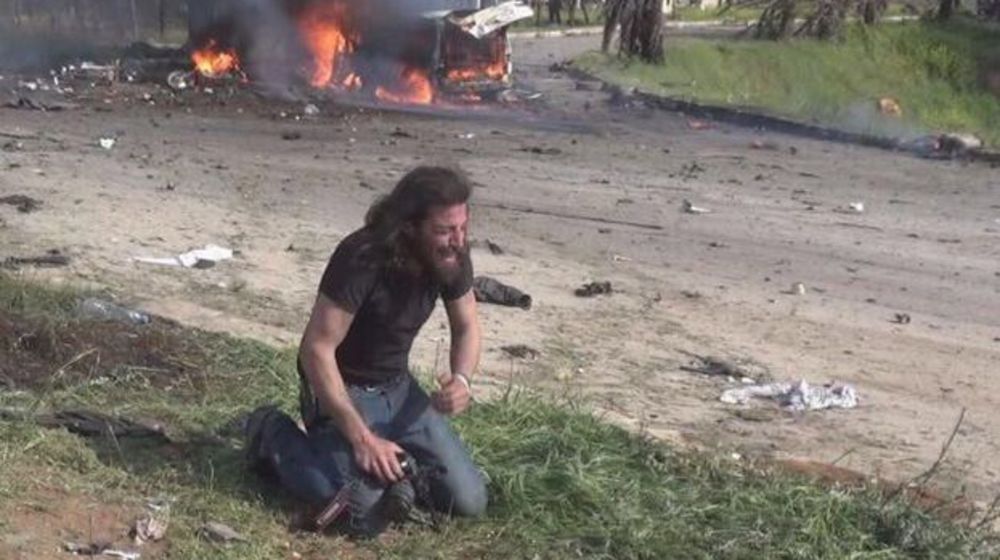 Le cliché bouleversant de ce photographe en larmes sur les lieux du carnage syrien