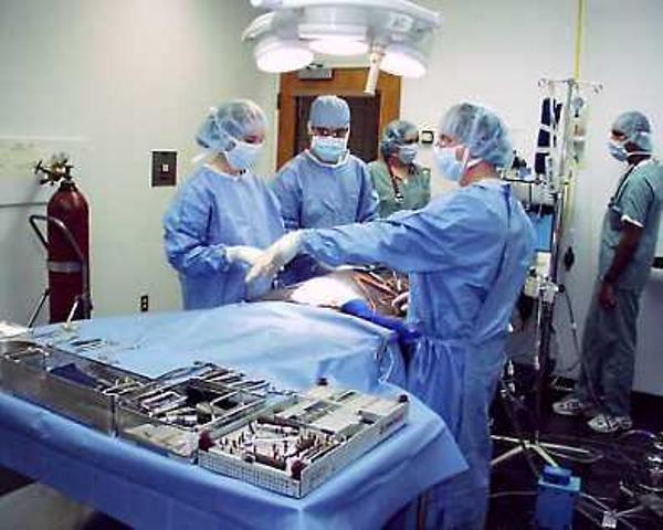 Constantine – Chirurgie urologique et robotisation: Un partenariat avec les Turcs envisagé