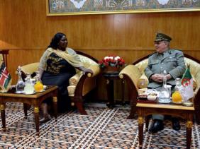 Gaïd Salah s’entretient avec la ministre kenyane de la défense