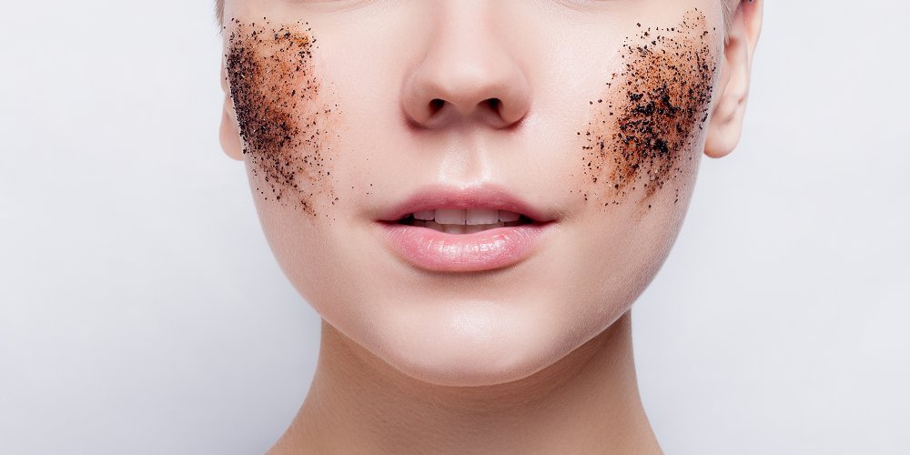 Beauté : Les gommages et les masques ramènent leur fraise !