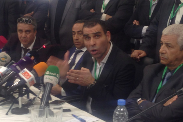 Pour suivre régulièrement les locaux, Zetchi exige que le sélectionneur …