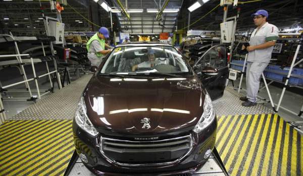 Usine PSA en Algérie : un haut responsable de Peugeot évoque un problème politique