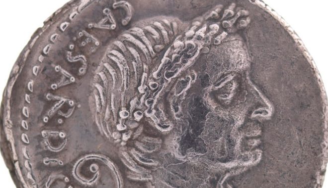 Trois individus arrêtés en possession de 11 pièces de monnaie et un coffre datant de l’ère romaine