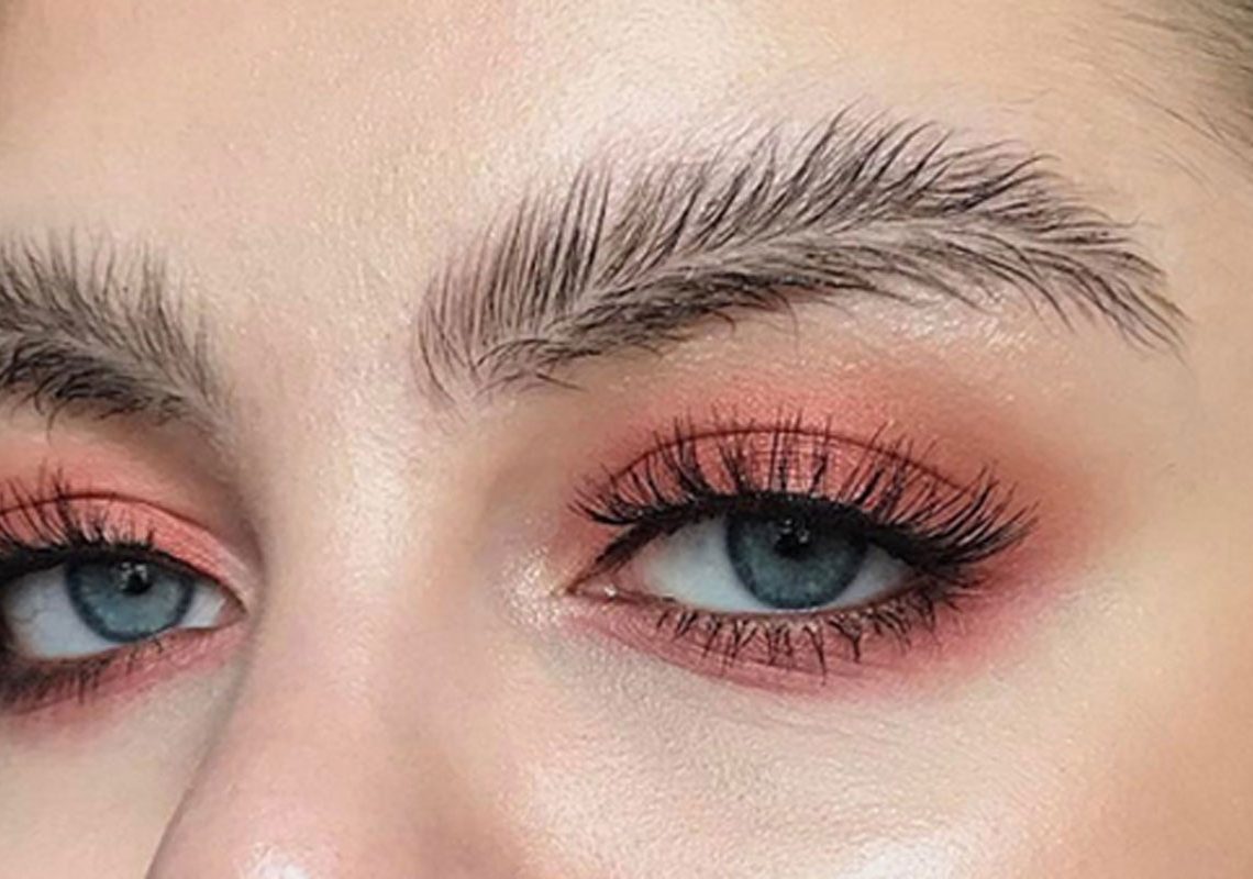 Les sourcils plume, la nouvelle tendance beauté repérée sur Instagram