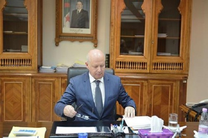 Le nouveau ministre des Finances, Abderrahmane Raouia, prend ses fonctions