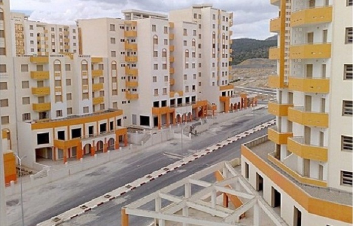 Le général major Abdelghani Hamel remet à Sétif des ordres de versement de  logements AADL aux fonctionnaires de la police