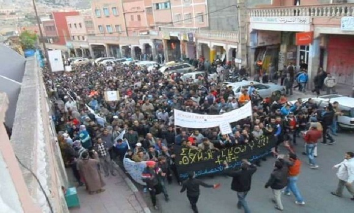 Maroc: Tension à al-Hoceïma après le mandat d&rsquo;arrêter contre Zefzafi, d&rsquo;autres villes passent à la contestation