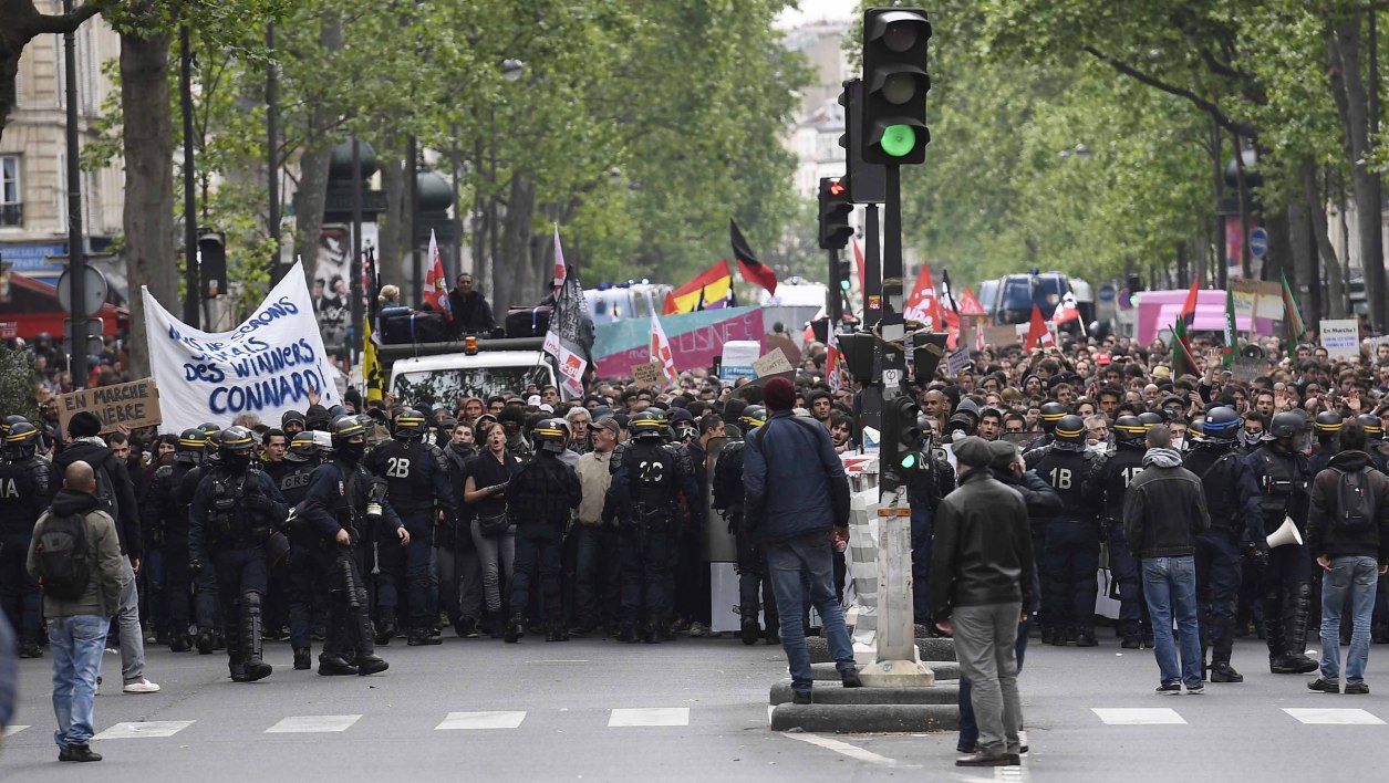 Après la victoire, un « front social » en marche contre Emmanuel Macron