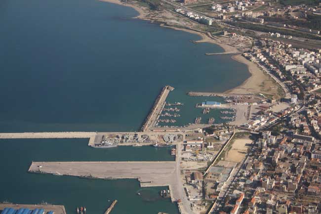 En prolongeant le bail des français à B2-Namous, Boumediene a hâté l’évacuation de la base de Mers el-Kébir – Général R.Benyelles (Vidéo)