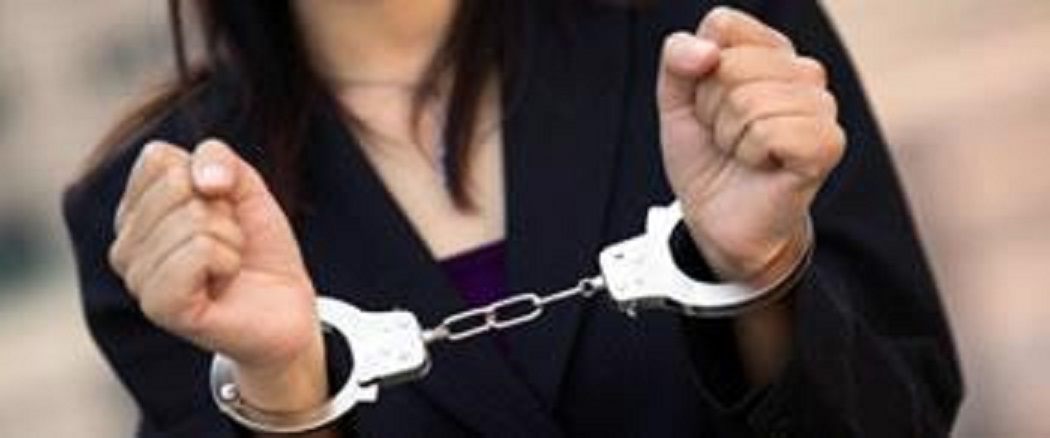 Elle rend aveugle la mariée avec de l&rsquo;esprit de sel:  Elle écope de 5 ans de prison